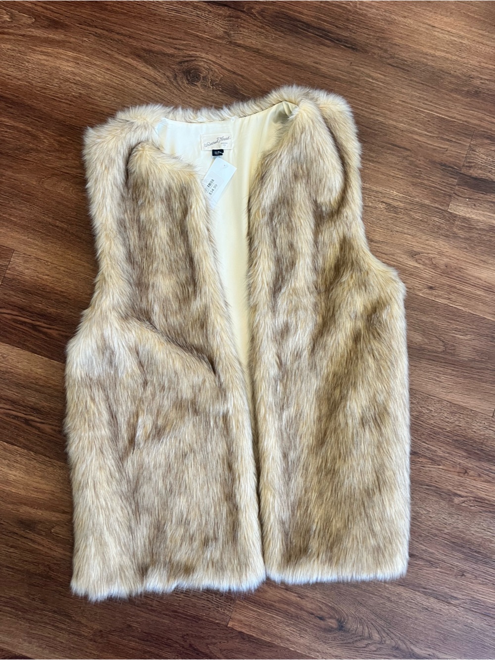 Universal Thread Neutral Faux Fur Vest in Creamy Tan
